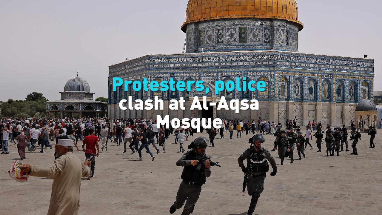 Palestinian protesters, Israeli police clash at Al-Aqsa ...