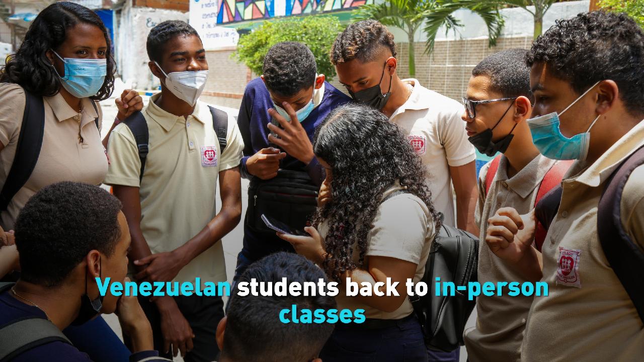Estudiantes venezolanos regresan a clases de manera presencial