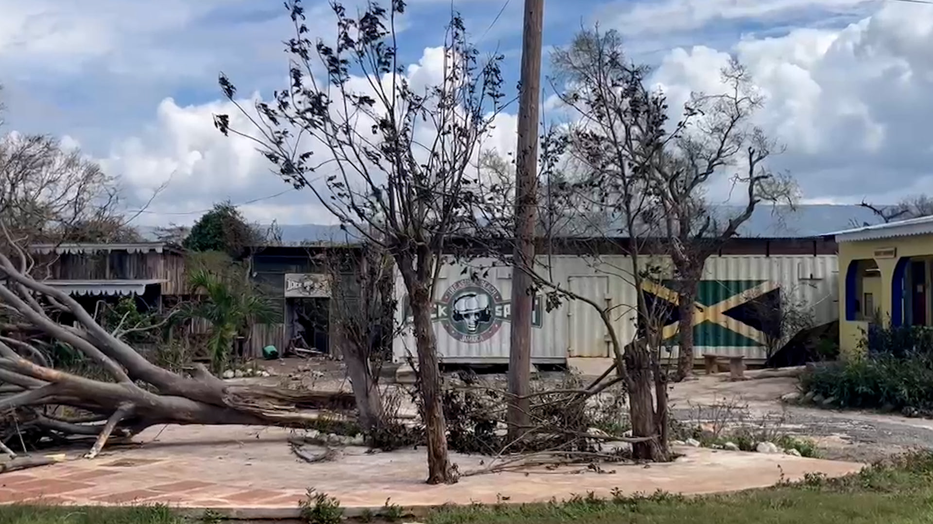 Jamaicans begin recovery from Hurricane Melissa